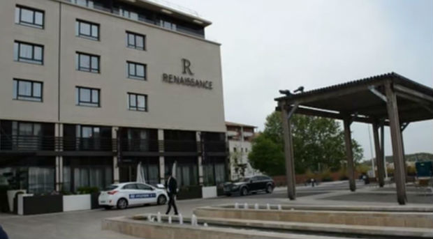 Футболисты будут жить в гостинице Renaissance во французском городе <nobr>Эксан-Прованс.</nobr>