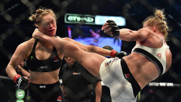 Титульный бой бывшей чемпионки Абсолютного бойцовского чемпионата (UFC) американки <span class=error>Ронды</span> <span class=error>Роузи</span> вероятно пройдет в ноябре заявил президент UFC <span class=error>Дэйна</span> Уайт.