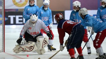 Сборная Норвегии по хоккею с мячом нанесла поражение команде США на чемпионате мира который проходит в Ульяновске.