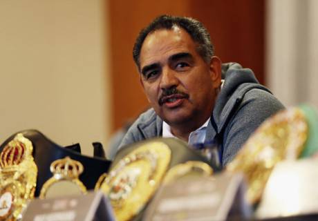 Британец проведет защиту титула WBO в один день с боем GGG.