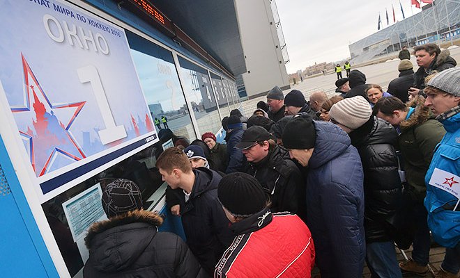 Спекулянты — одна из главных проблем в современном спорте. О том как перекупщики наживаются на людях во время ЧМ-2016 — в нашем материале.