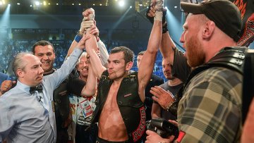 Бывший чемпион мира WBA в среднем весе россиянин Дмитрий <span class=error>Чудинов</span> победил своего соотечественника Марата <span class=error>Хузеева</span>.