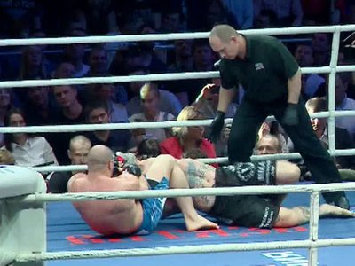 Теперь уже российский легендарный боец MMA <span class=error>Джефф</span> <span class=error>Монсон</span> проиграл бой <span class=error>Ивану</span> <span class=error>Штыркову</span> в Екатеринбурге. Схватка длилась около 30 секунд.