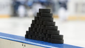 Чемпионат мира по хоккею 2017 года во Франции и Германии может побить рекорд посещаемости заявил генеральный секретарь организационного комитета турнира <span class=error>Хеннер</span> Зигфелд.