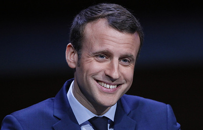 Президент Франции и президент ПСЖ Нассер Ганим <nobr>Аль-Хелаифи</nobr> пообщались в ходе совместной поездки в детский лагерь в пригороде Парижа.