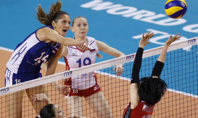 Женская сборная России по волейболу нанесла поражение команде Италии во втором матче европейского олимпийского отборочного турнира который проходит в Анкаре (Турция).
